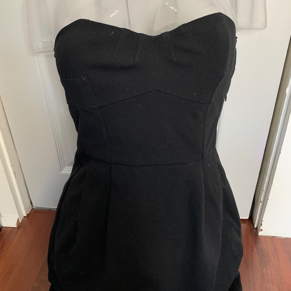 DVF little black strapless dress with pockets 4
